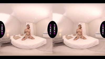 PORNBCN VR Зріла іспанська ІФОМ мастурбує та смокче твій член у повній камері, коли курить і дергає ногами