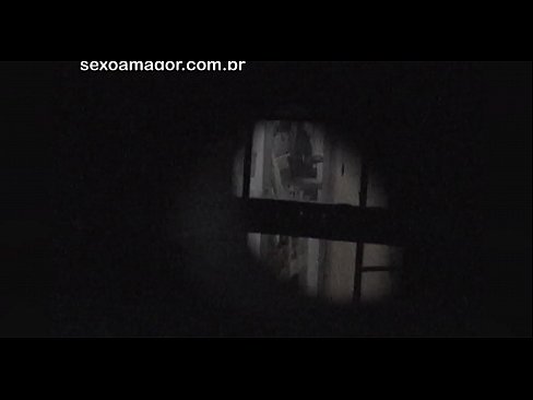 ❤️ Блонді таємно знімає на відео сусідський вуайерист, прихований за порожнистими цеглами ❤️❌ Порно-відео у нас ﹏