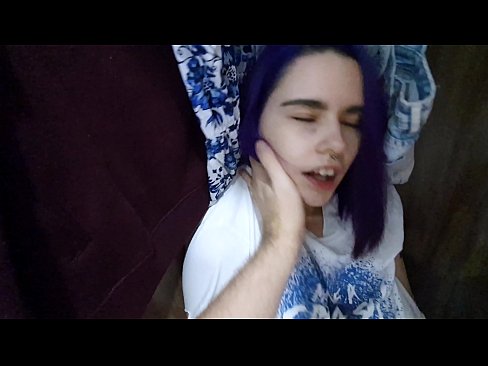 ❤️ Знайшов мою сестру в шафі і допоміг їй закінчити ❤️❌ Порно-відео у нас ﹏