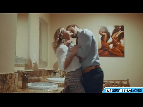 ❤️ Коли грудаста блондинка спокушає вас у громадському туалеті ❤️❌ Порно-відео у нас ﹏